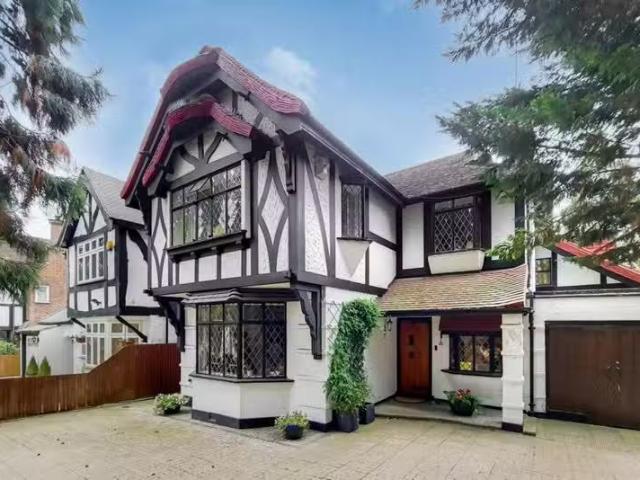 House for rent in Burnt Oak, Greater London