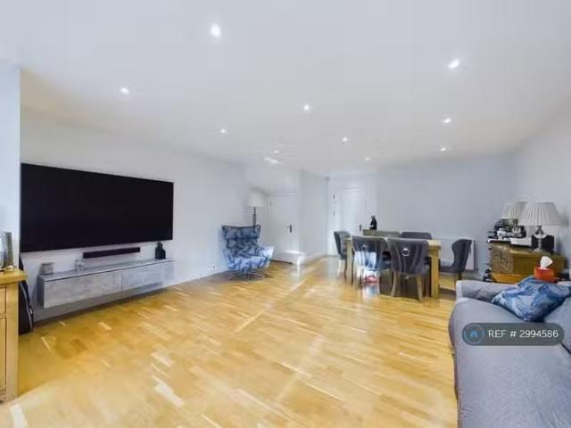 House for rent in Pouchen End, Hertfordshire