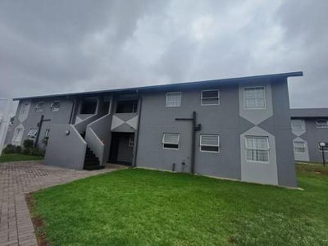 Townhouse for sale in Vosloorus, Gauteng
