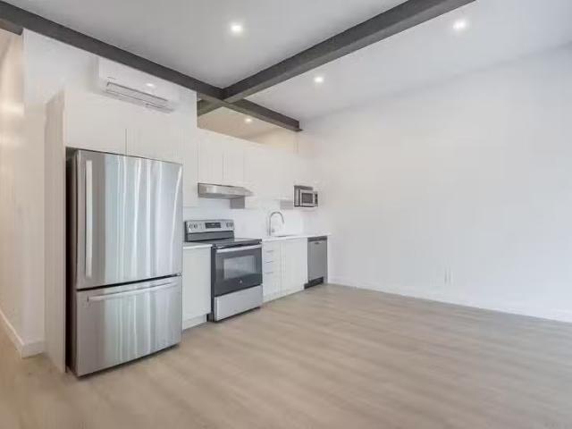 Condo for rent in St. Leonard's, Quebec
