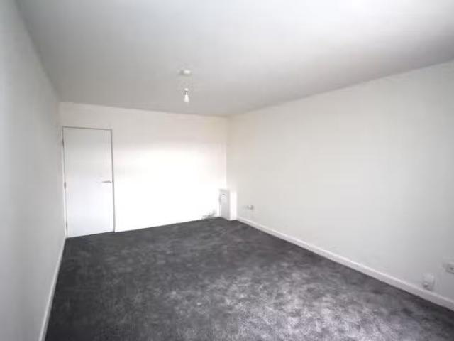 Apartment for rent in Middlebrook, Lee Bank