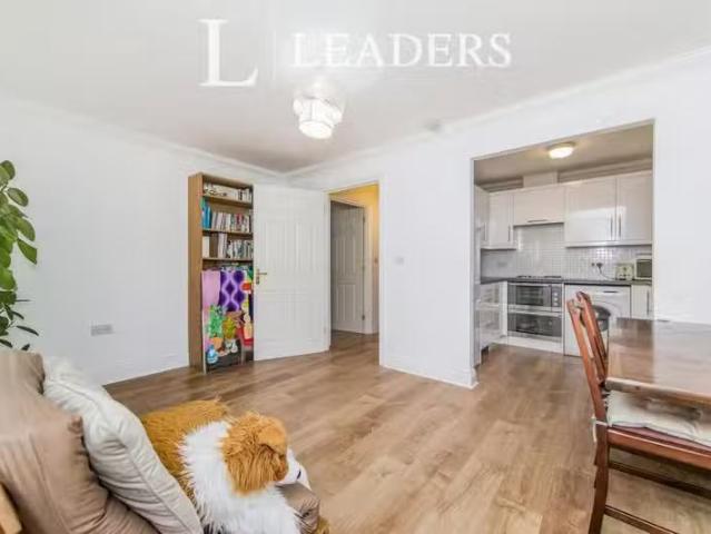 Apartment for rent in Mile End, Fordham Heath