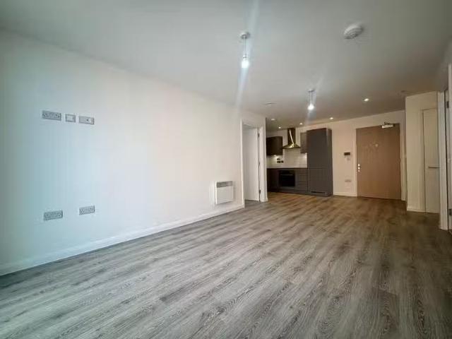 Apartment for rent in Hatch End, Greater London