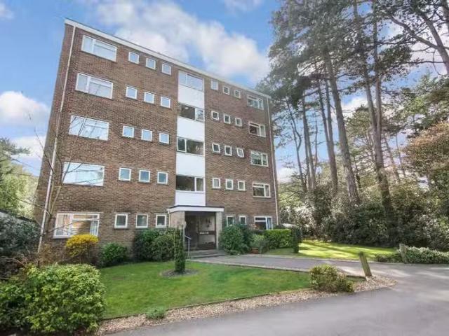 Apartment for rent in Branksome Chine, Canford Cliffs