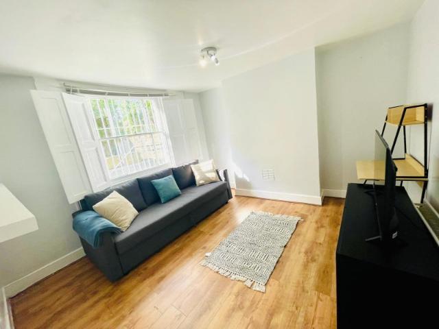 Apartment for rent in Shacklewell, Greater London