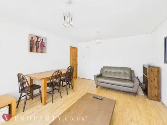 House for rent in Whetstone, Greater London