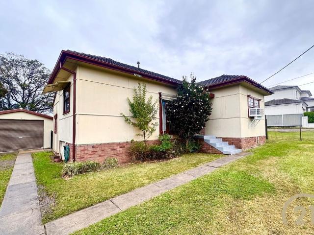 House for rent in Smithfield