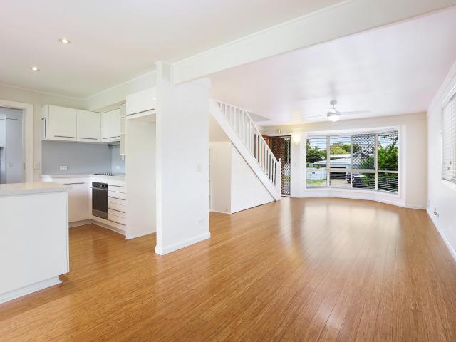 House for sale in Ashmore City