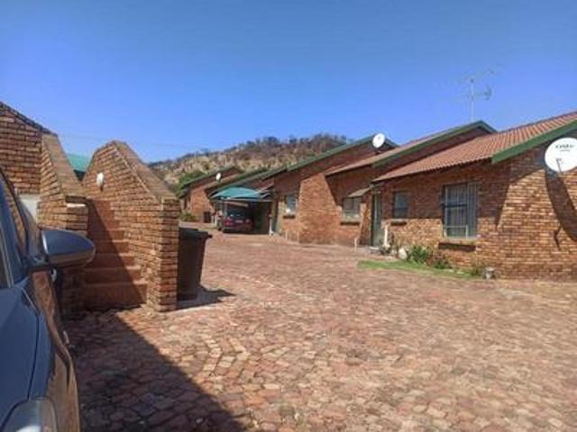 Townhouse for sale in Vosloorus, Gauteng