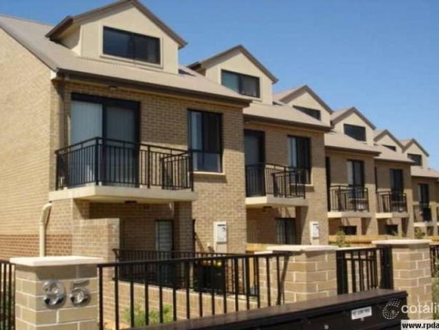 Townhouse for rent in Sydney, New South Wales