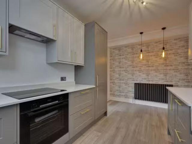 Apartment for rent in Blackhills, Surrey