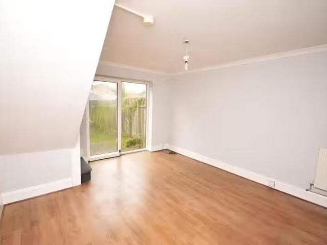 House for rent in Bryncyn, Falcon Lodge