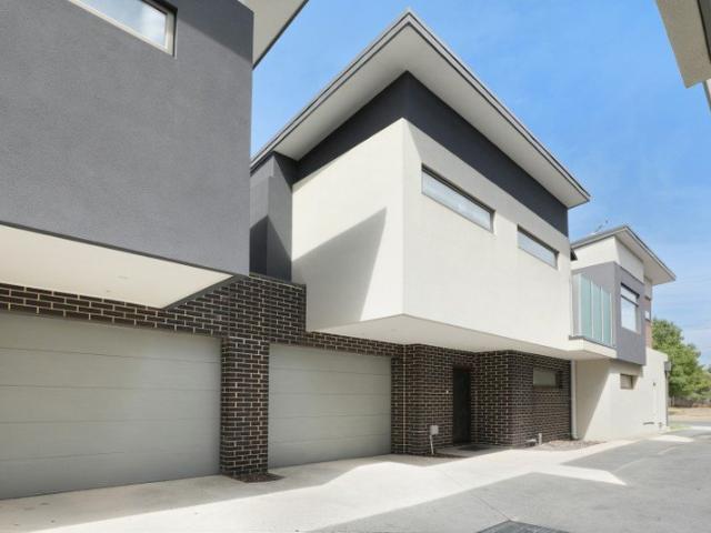 Townhouse for rent in Camerons Creek, Victoria