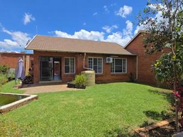 Townhouse for sale in Waterkloof, Gauteng