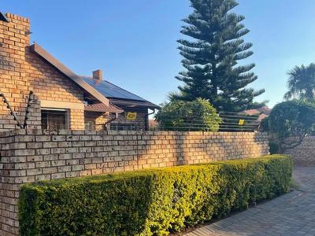 Townhouse for sale in Waterkloof, Gauteng