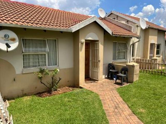 Townhouse for sale in Vosloorus, Gauteng