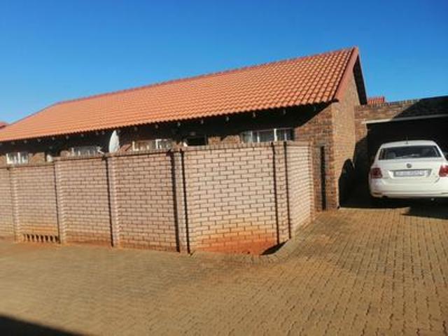 Apartment for sale in Akasia, Gauteng
