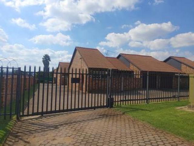 Townhouse for sale in Nooitgedacht, Gauteng