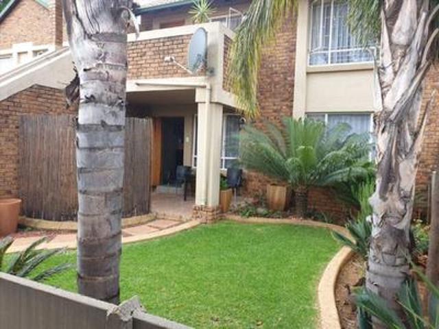 Townhouse for sale in Kempton Park, City of Ekurhuleni Metropolitan Municipality
