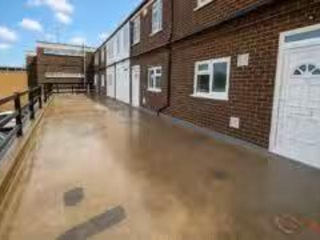 Apartment for rent in Heol-las, Surrey