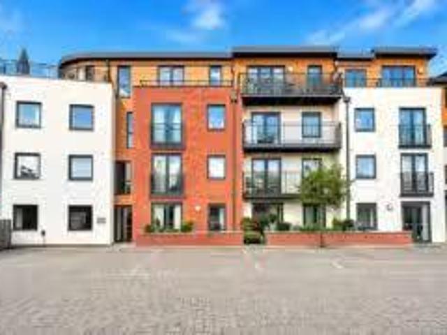 Apartment for rent in Heol-las, Surrey