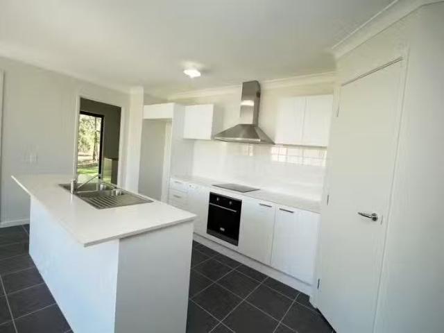 House for rent in Jones Hill, Queensland