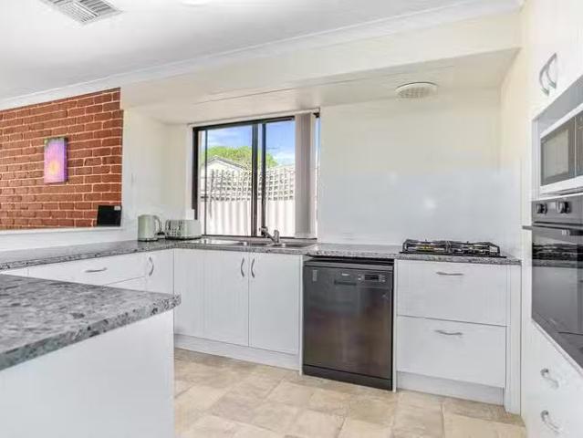 House for rent in Seville Grove, Western Australia