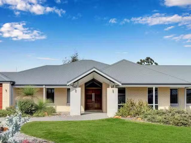 House for rent in Koroit, Victoria