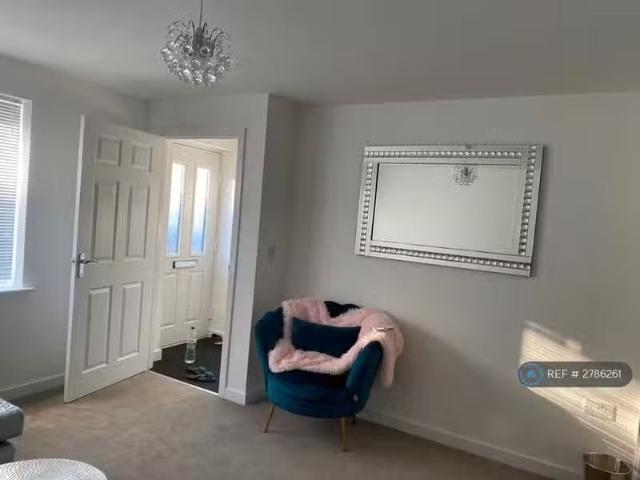 House for rent in Green Close, Warwickshire