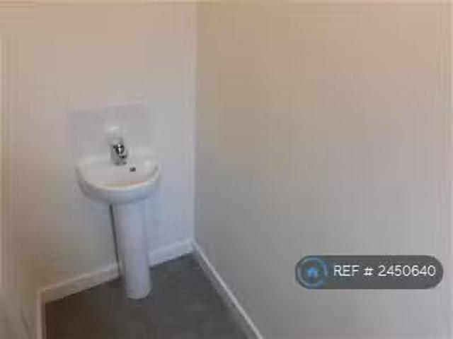 House for rent in Calderstones