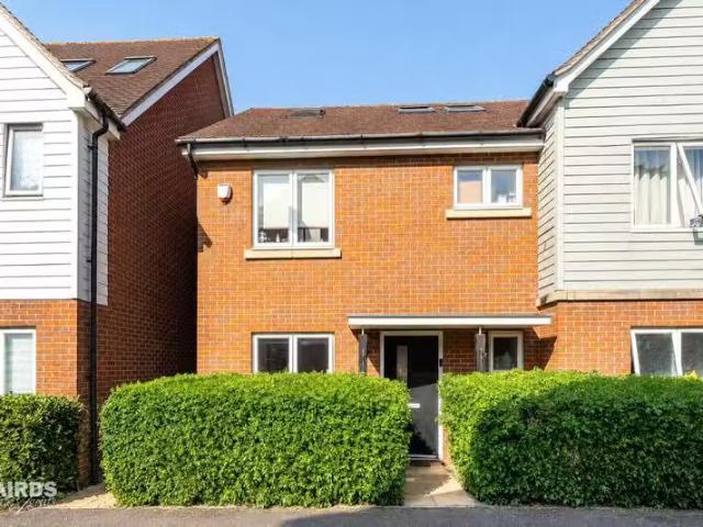 House for rent in Parkviews, Epsom and Ewell