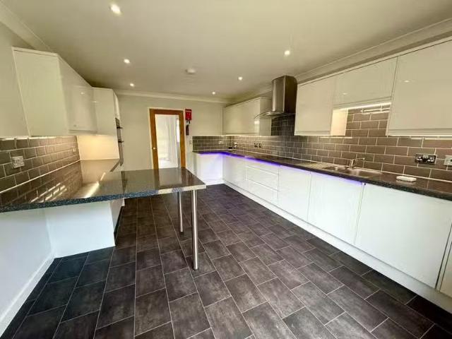 House for rent in Nibley, Engine Common