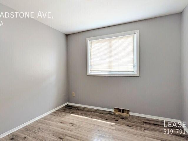 Townhouse for rent in Kingsville, Ontario