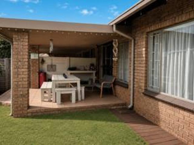 Townhouse for sale in Waterkloof, Gauteng