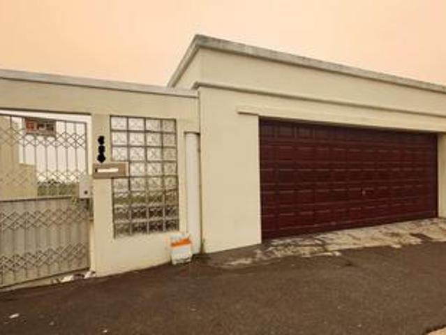 House for sale in Chatsworth, Kwazulu-natal