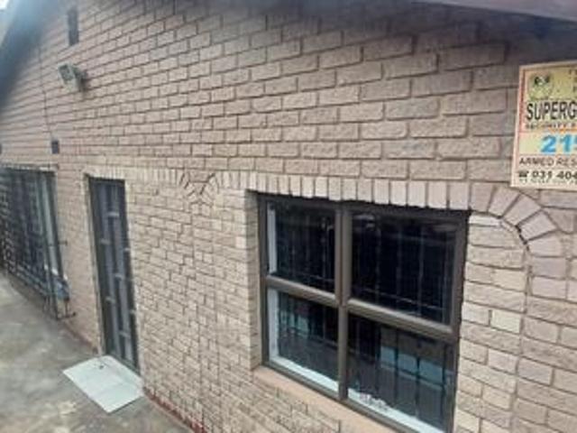 House for sale in Chatsworth, Kwazulu-natal
