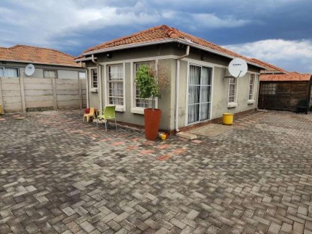 House for rent in Waterkloof, Gauteng
