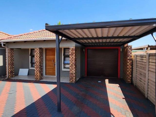 House for rent in Waterkloof, Gauteng