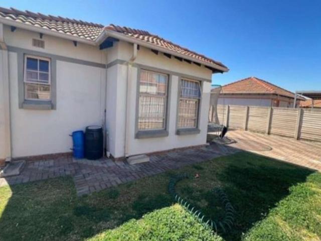 House for rent in Waterkloof, Gauteng