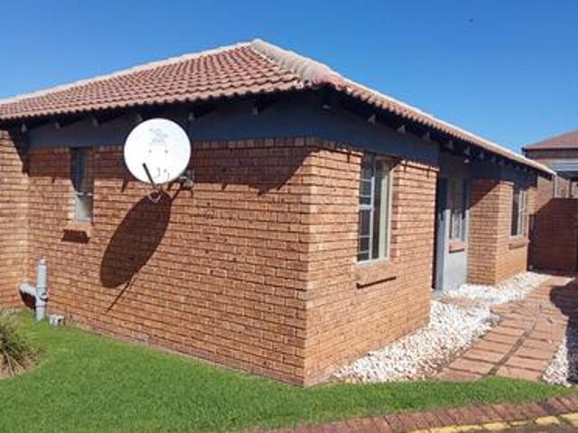 Townhouse for sale in Midrand, Halfway Gardens