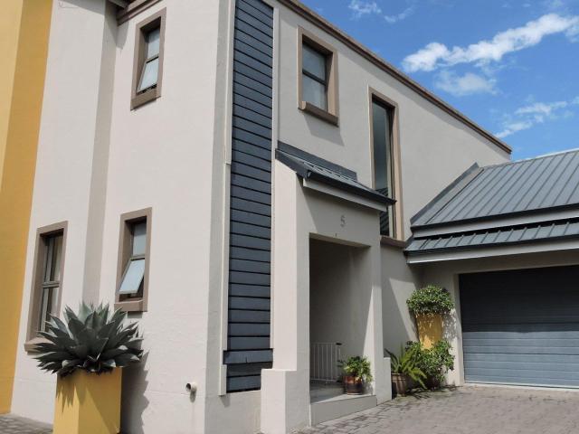 House for rent in Waterkloof, Gauteng