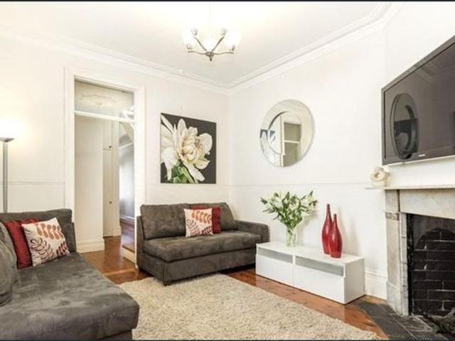 House for rent in Victoria Cross, Sydney