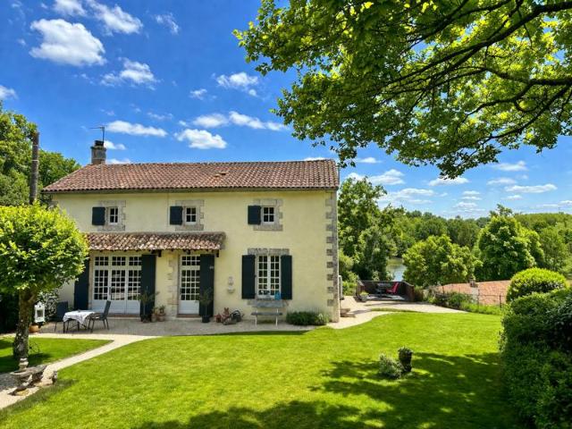 Maison vente à Montmorillon, Voulême