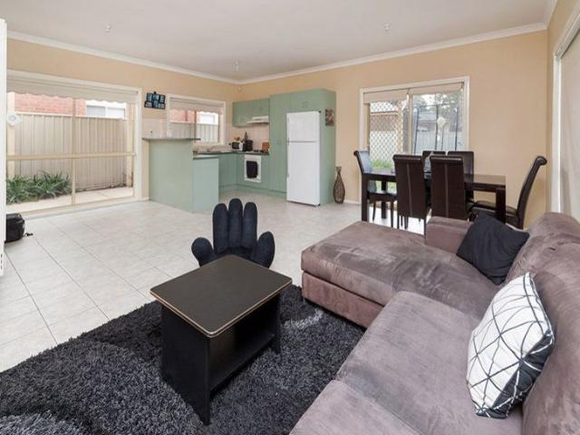 House for rent in Caroline Springs, Melbourne