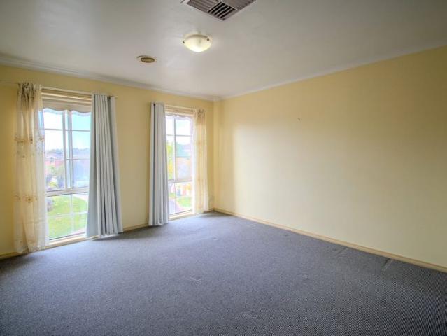 Townhouse for rent in Alanbrae Estate, Melbourne