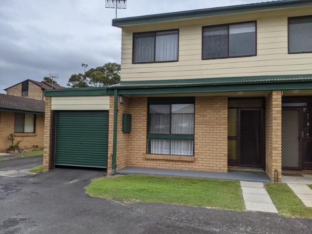 Townhouse for rent in Long Jetty, New South Wales