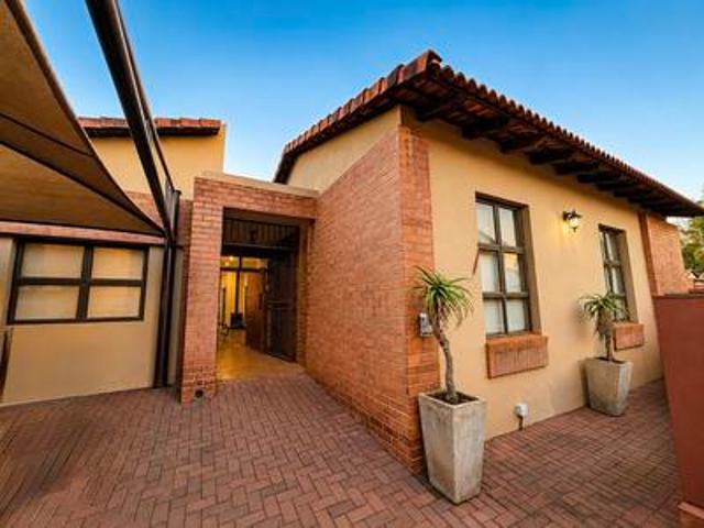 Townhouse for sale in Waterkloof, Gauteng