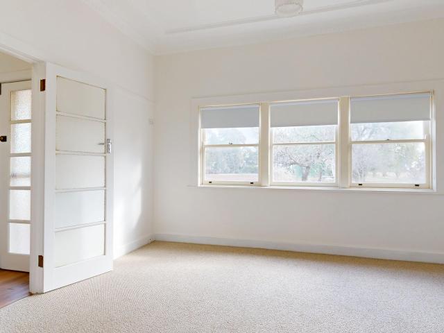 Cottage for sale in Gillieston, Victoria