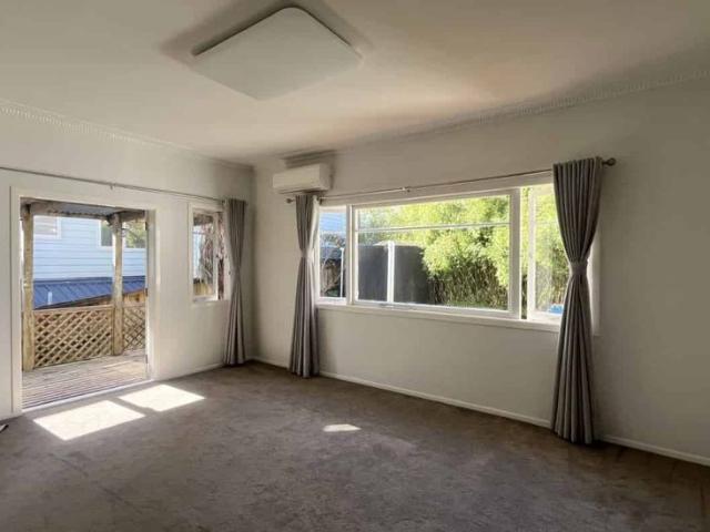 House for rent in Paremoremo, Oroua County