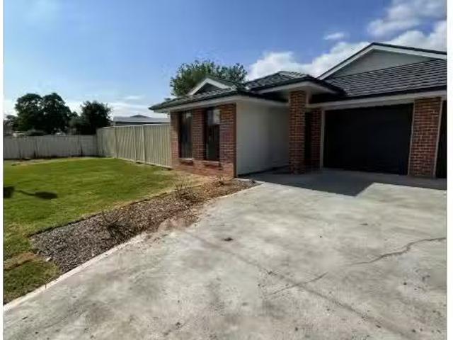 Condo for rent in Piallamore, New South Wales
